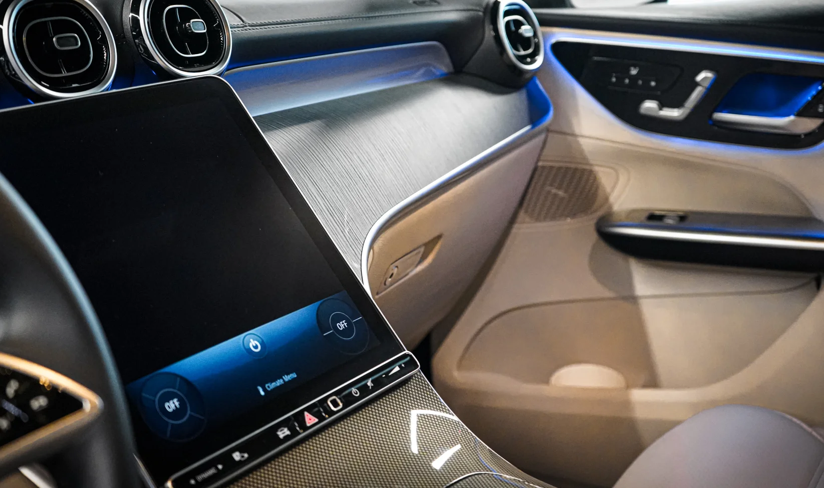 2024 Mercedes-Benz GLC 300 gallery 13