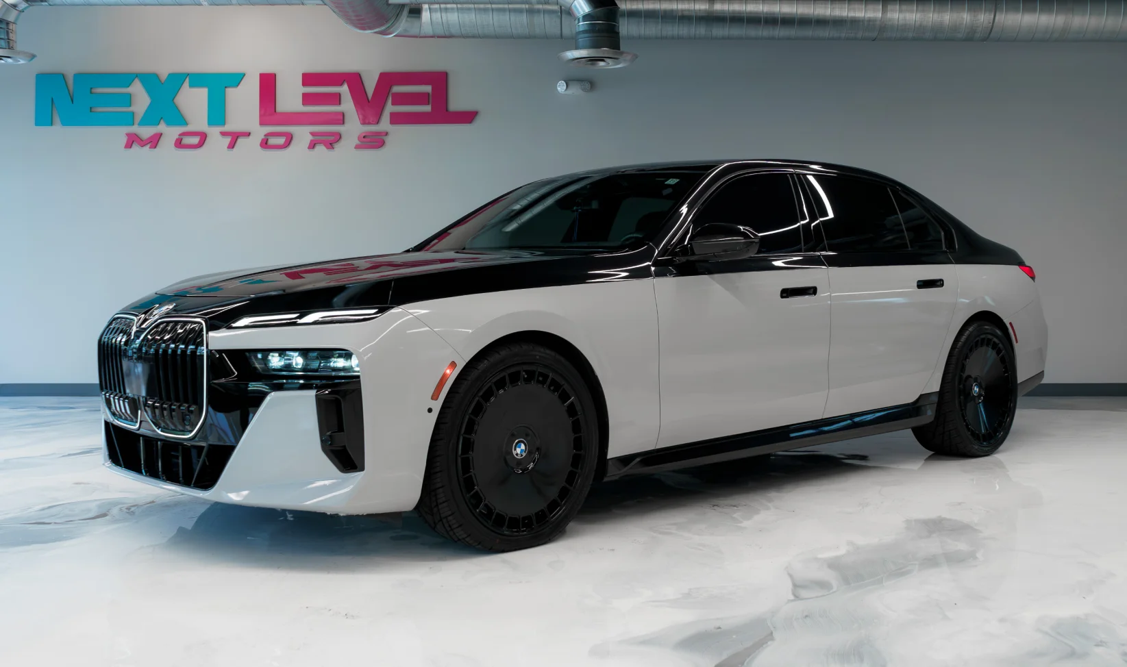 2023 BMW 760I gallery 2