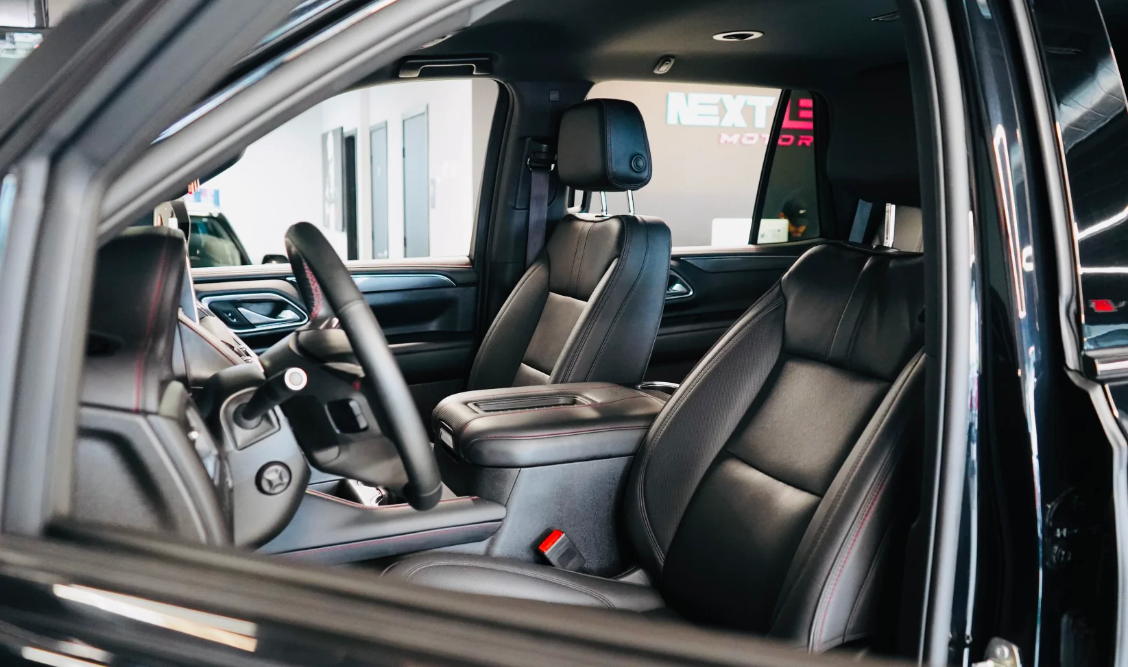 2023 Chevrolet Tahoe Black gallery 17