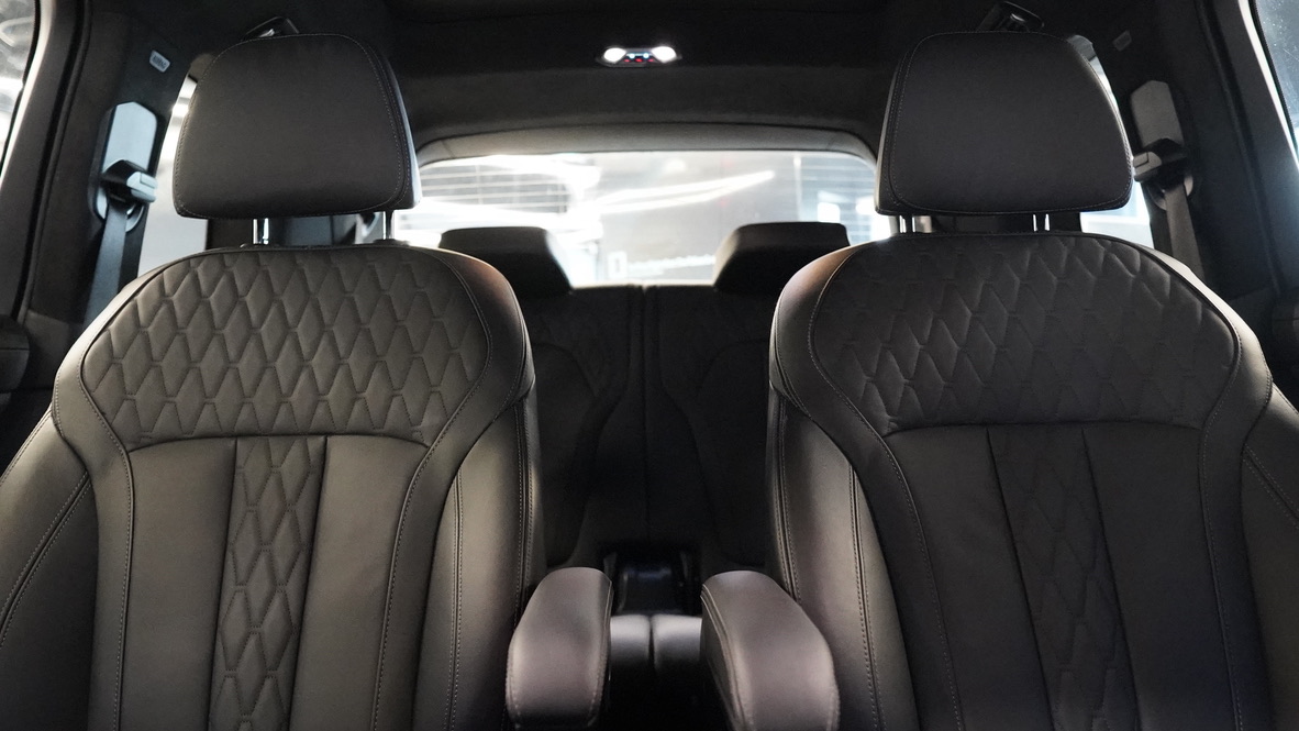 2026 BMW X7 gallery 15