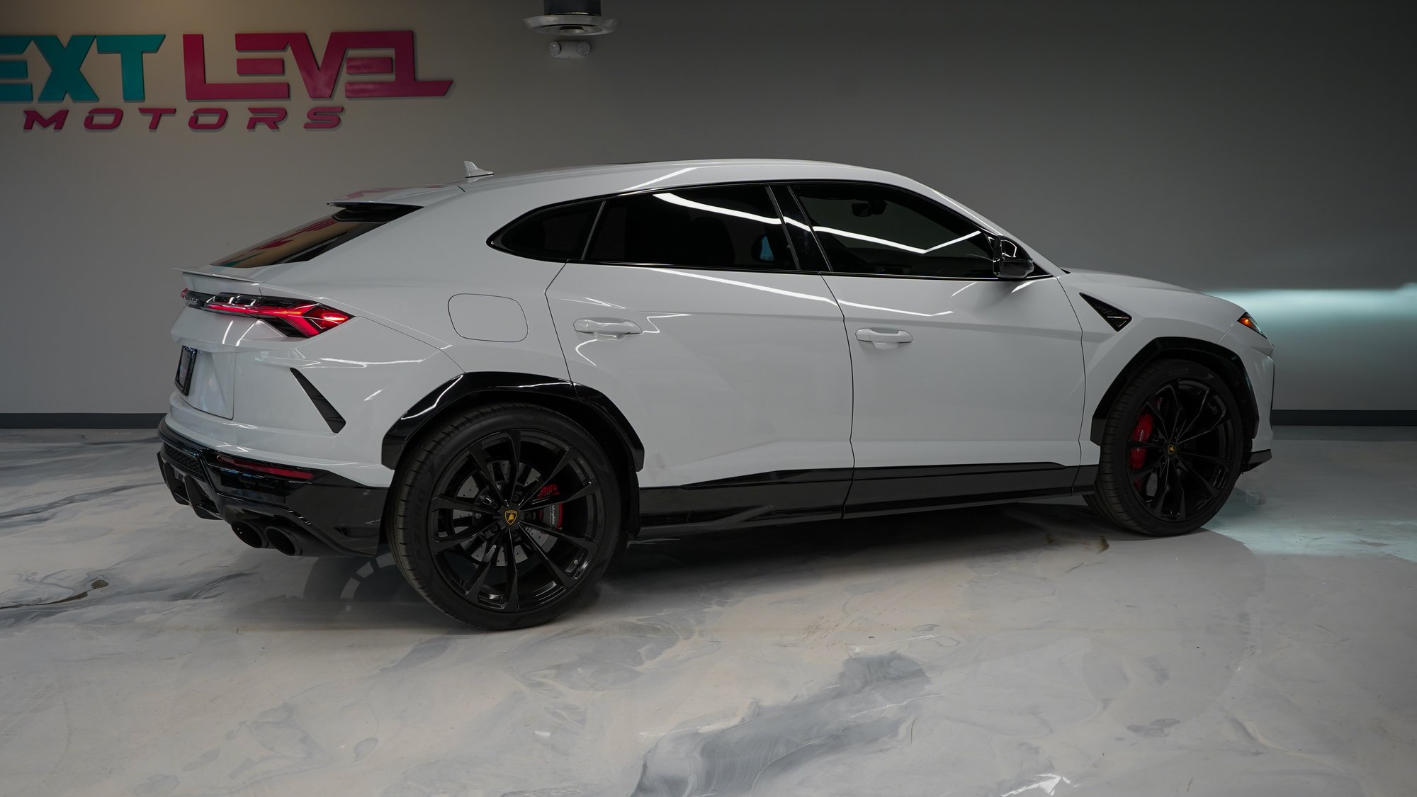 2022 Lamborghini Urus gallery 6