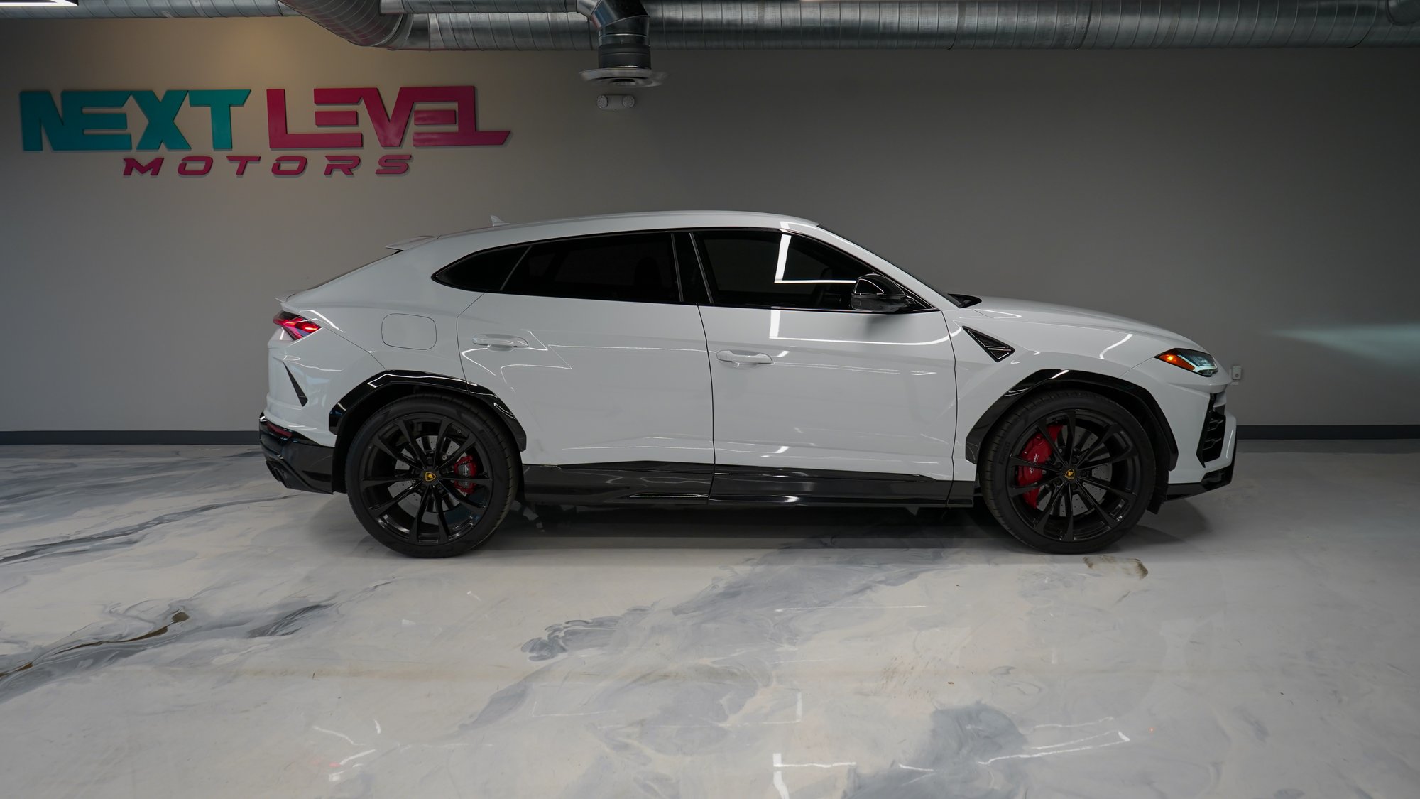 2022 Lamborghini Urus gallery 5