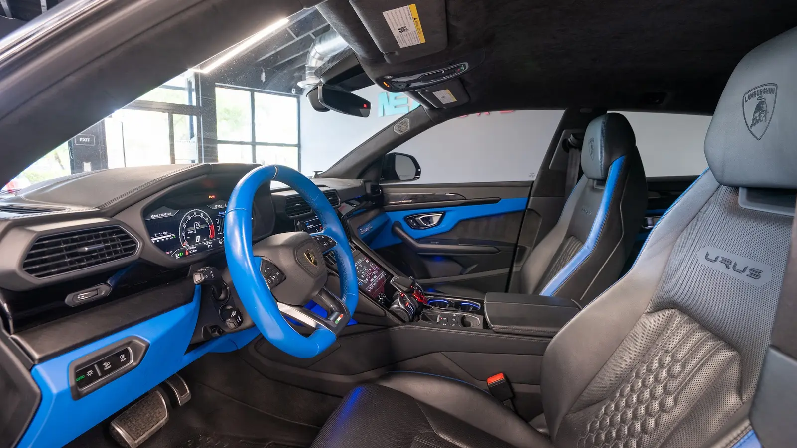 2023 Lamborghini Urus S gallery 9