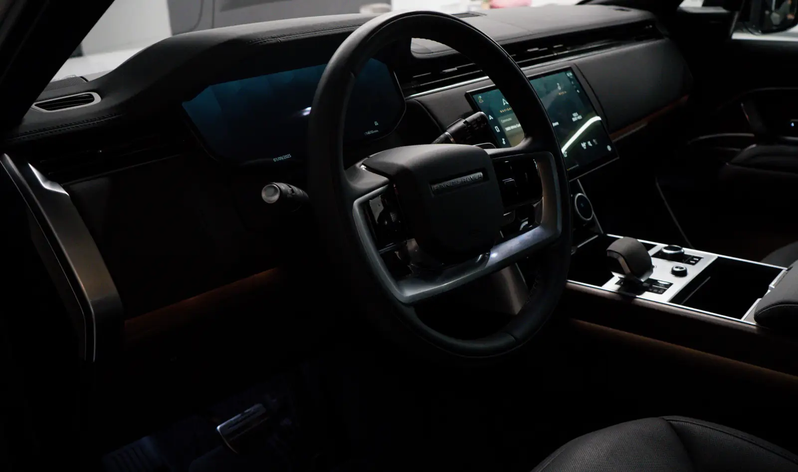 2024 Land Rover Range Rover SE gallery 11
