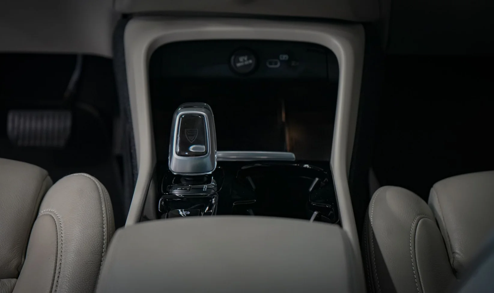 2024 Volvo Xc40 Plus gallery 12