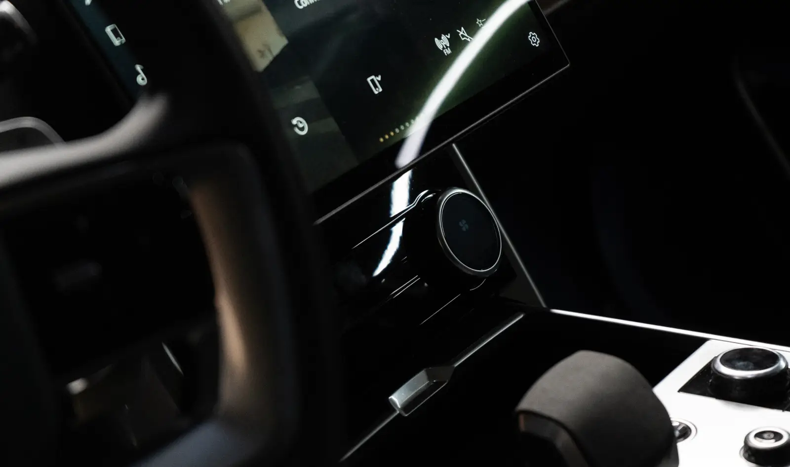 2024 Land Rover Range Rover SE gallery 13