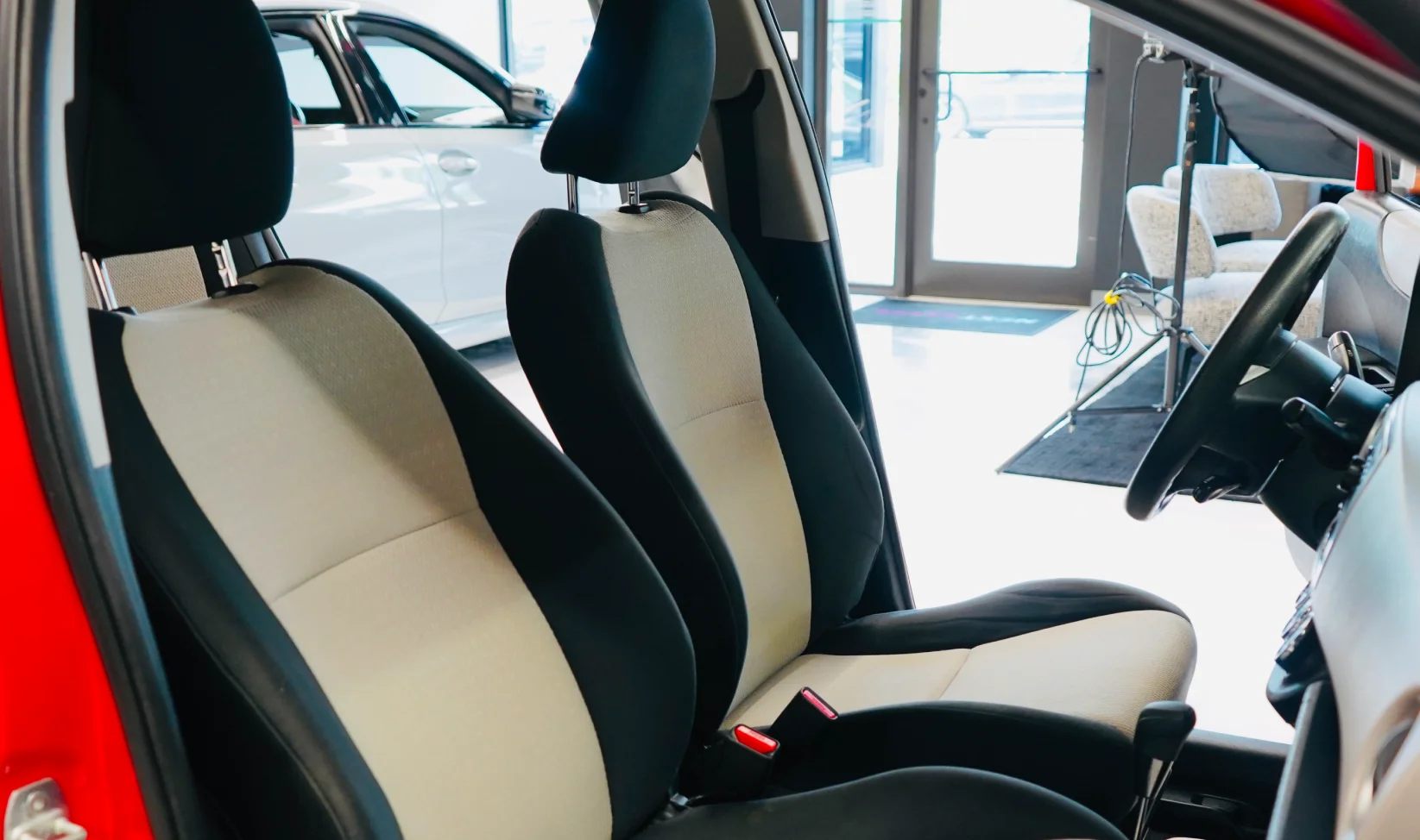 2014 Toyota Yaris 5-Door Le gallery 13