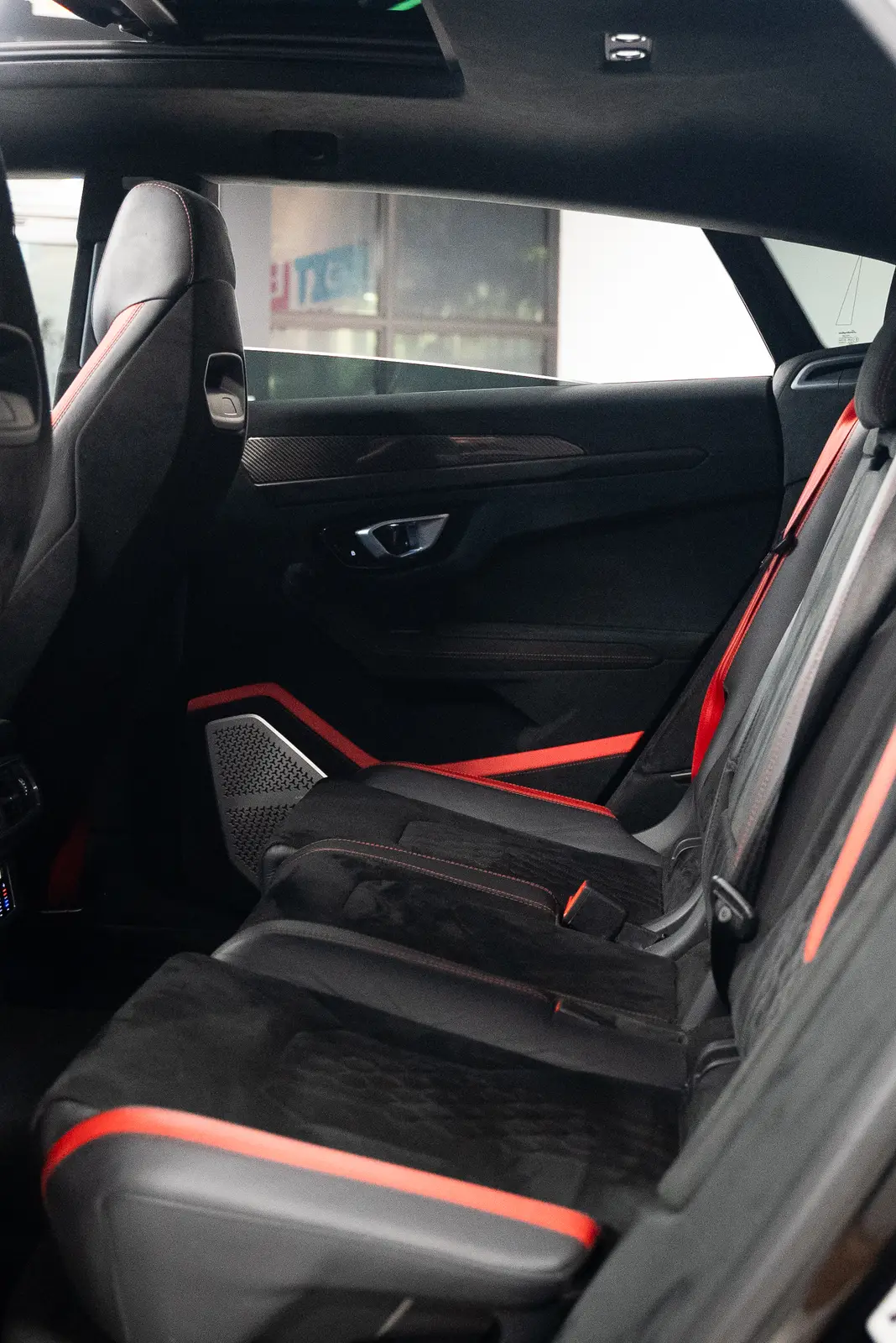 2023 Lamborghini Urus Performante gallery 12