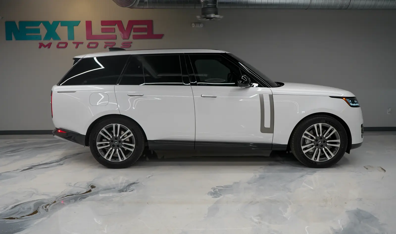 2024 Land Rover Range Rover SE gallery 3