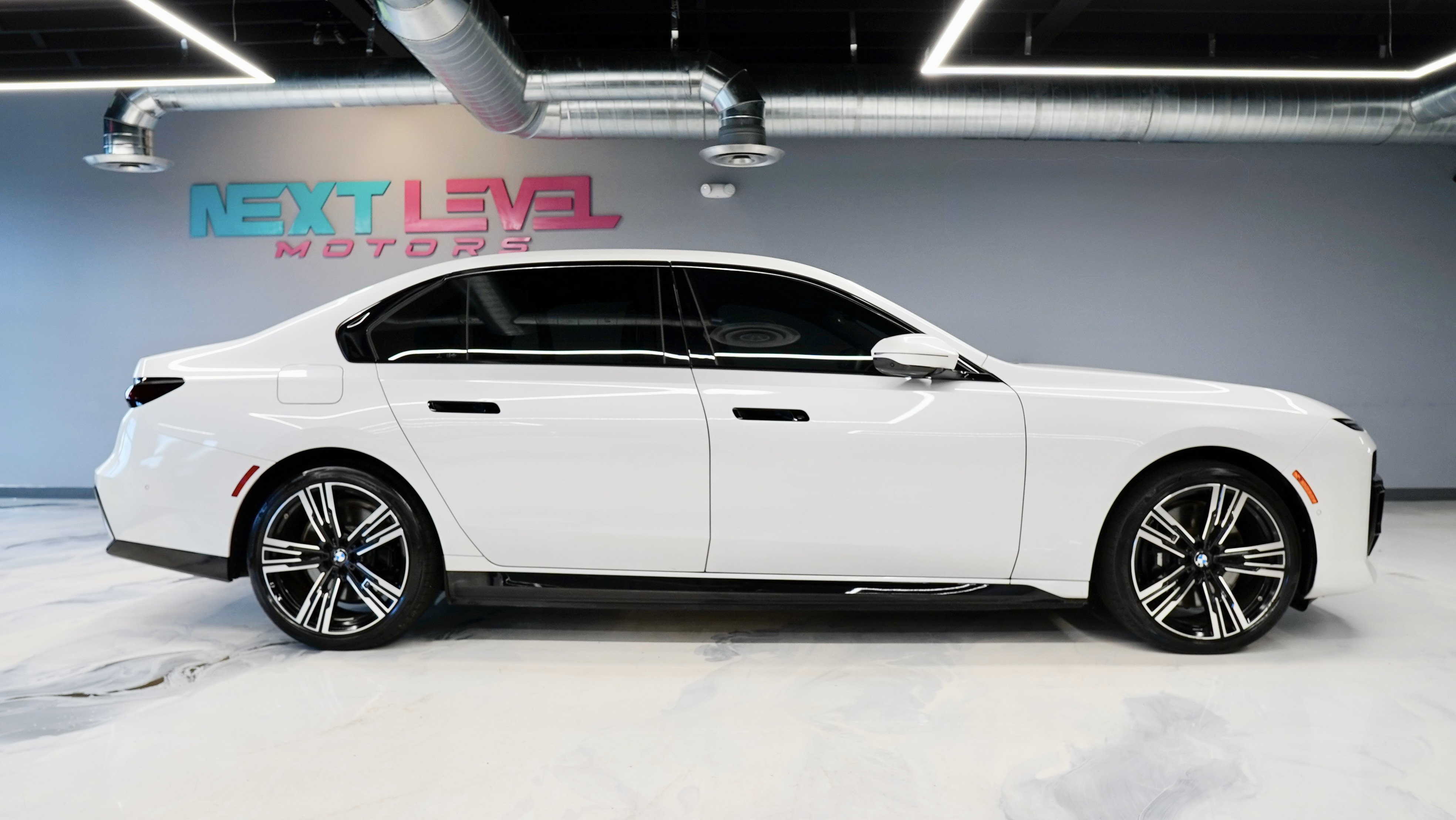 2026 BMW 750E xDrive gallery 3