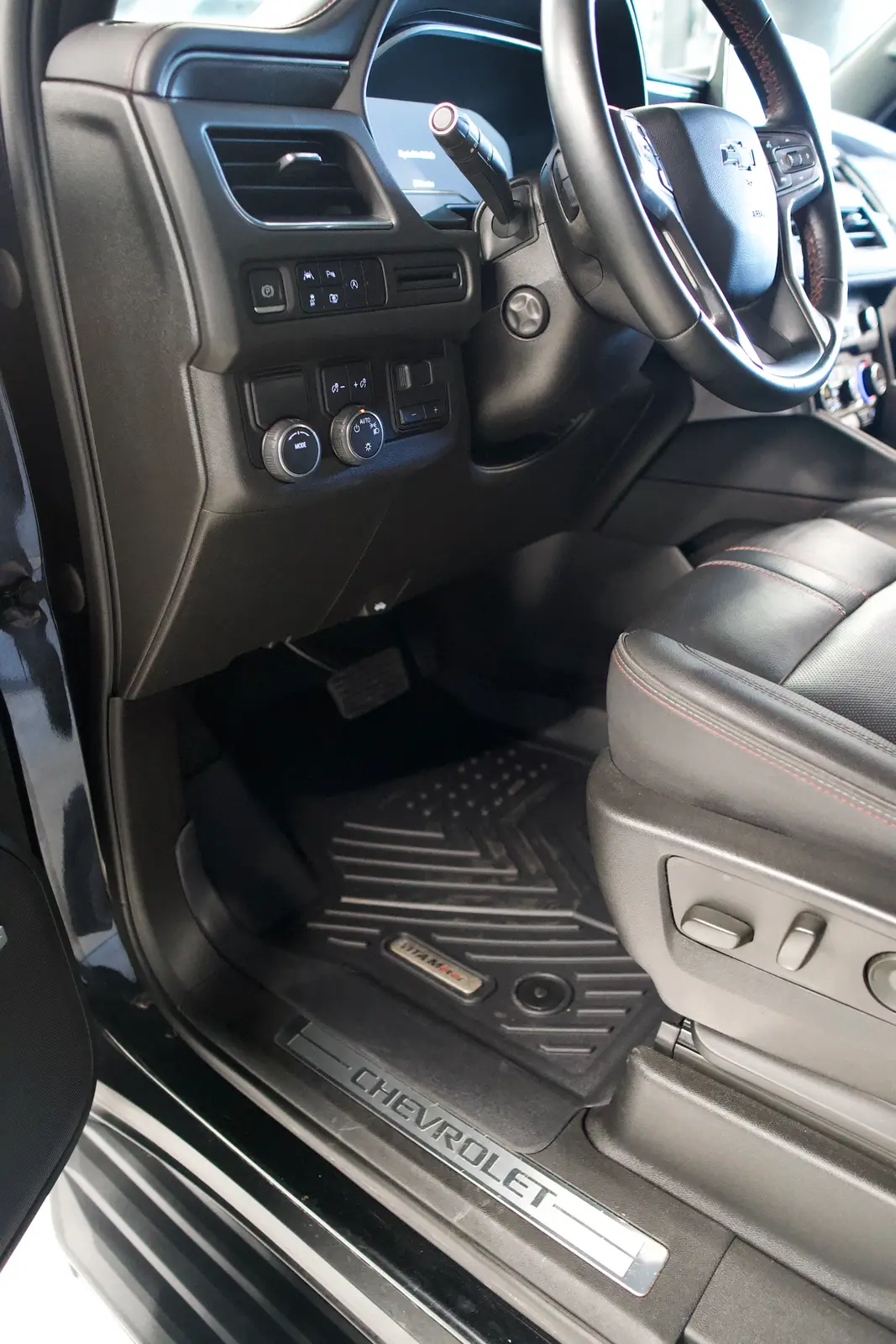 2023 Chevrolet Tahoe Black gallery 29