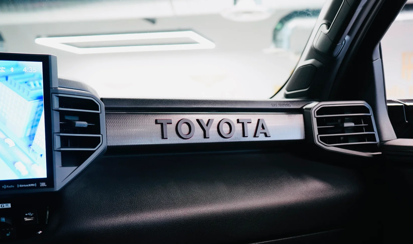 2024 Toyota Tundra Hybrid Crewmax gallery 19