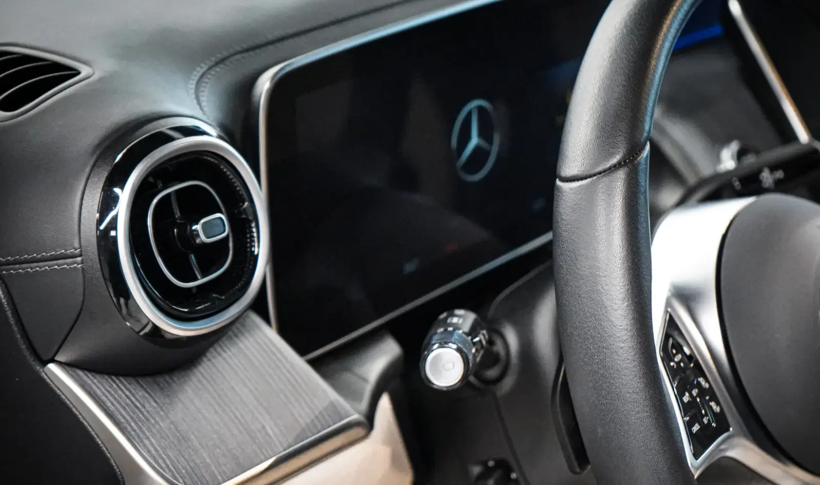 2024 Mercedes-Benz GLC 300 gallery 15