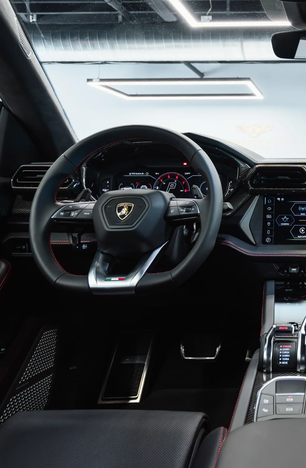 2025 Lamborghini Urus SE White gallery 9
