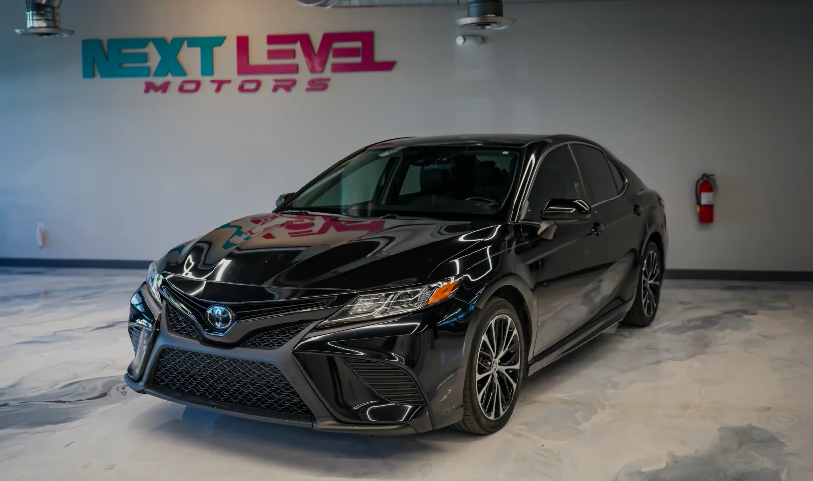 2020 Toyota Camry SE Black gallery 13