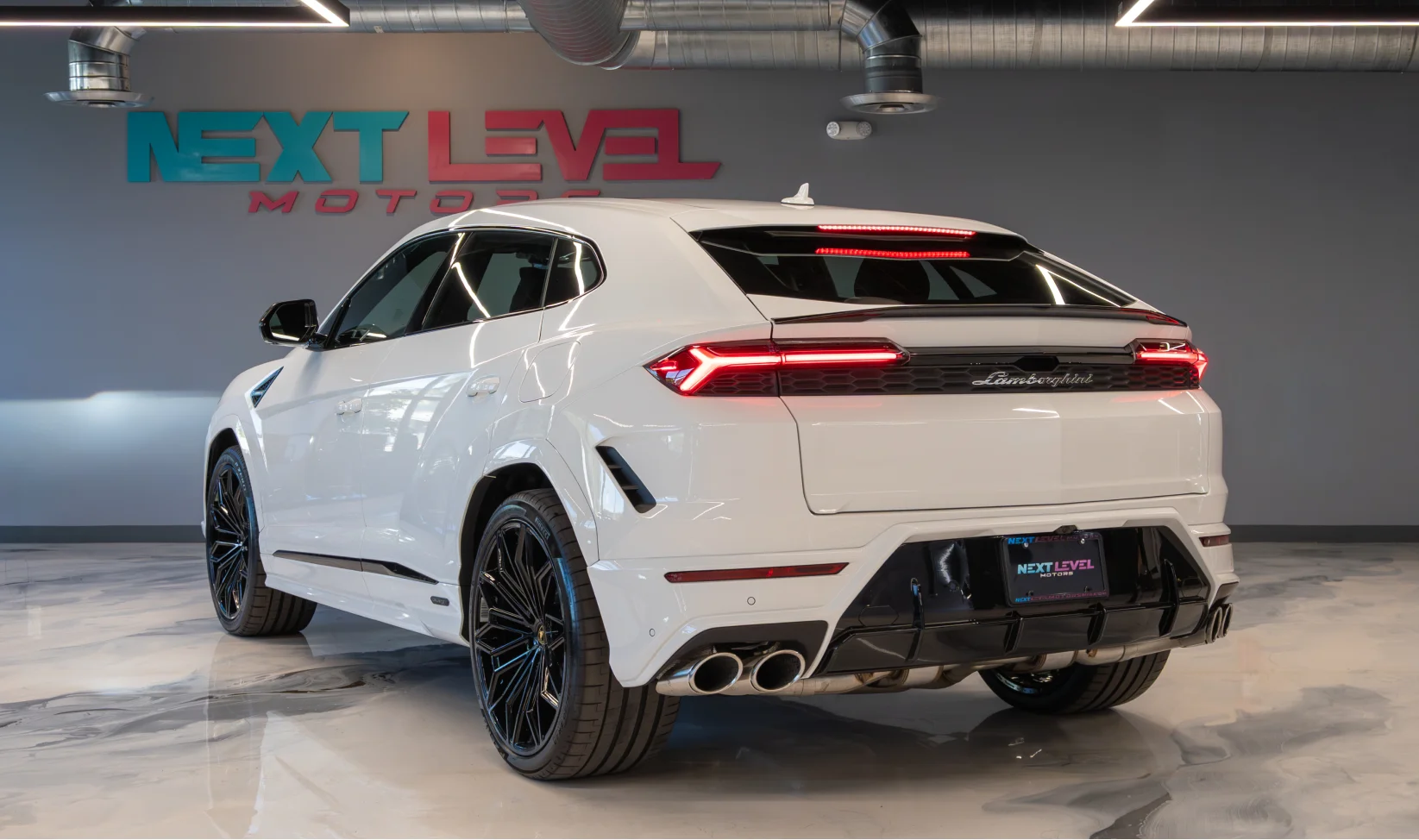 2025 Lamborghini Urus SE White gallery 5
