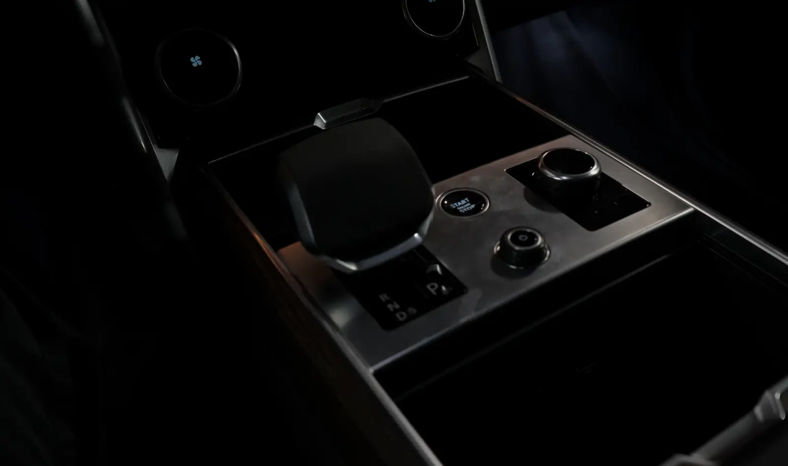 2024 Land Rover Range Rover SE gallery 16