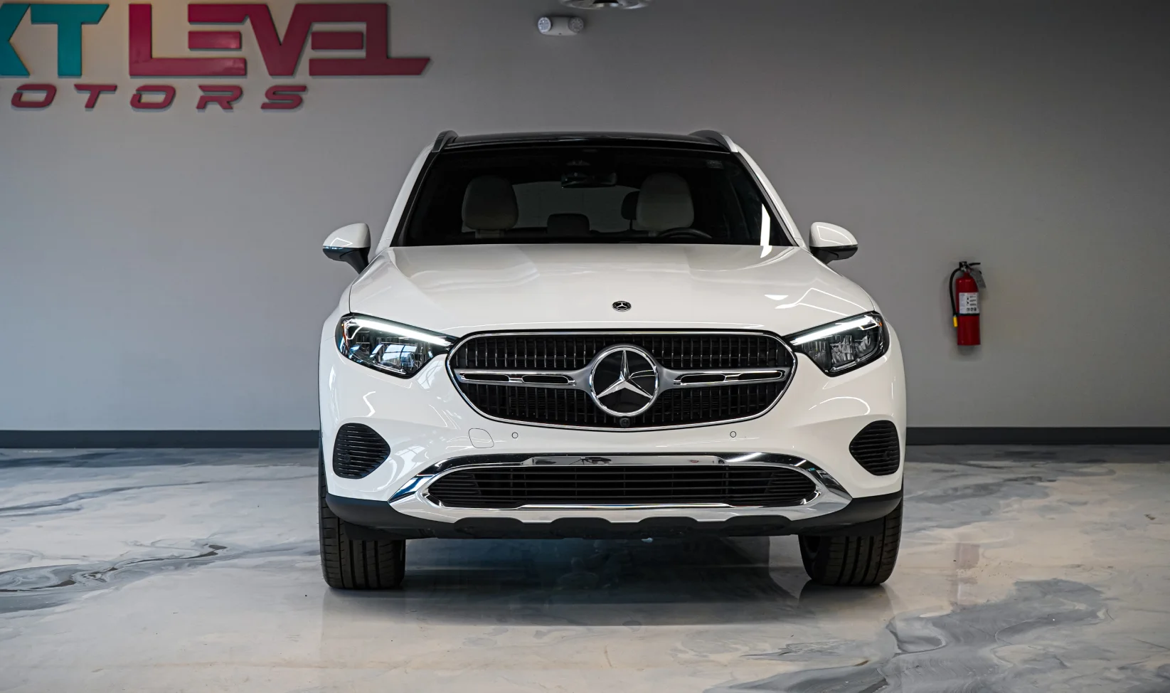 2024 Mercedes-Benz GLC 300 gallery 8