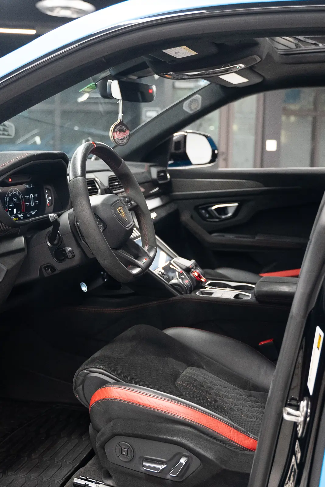 2023 Lamborghini Urus Performante gallery 11