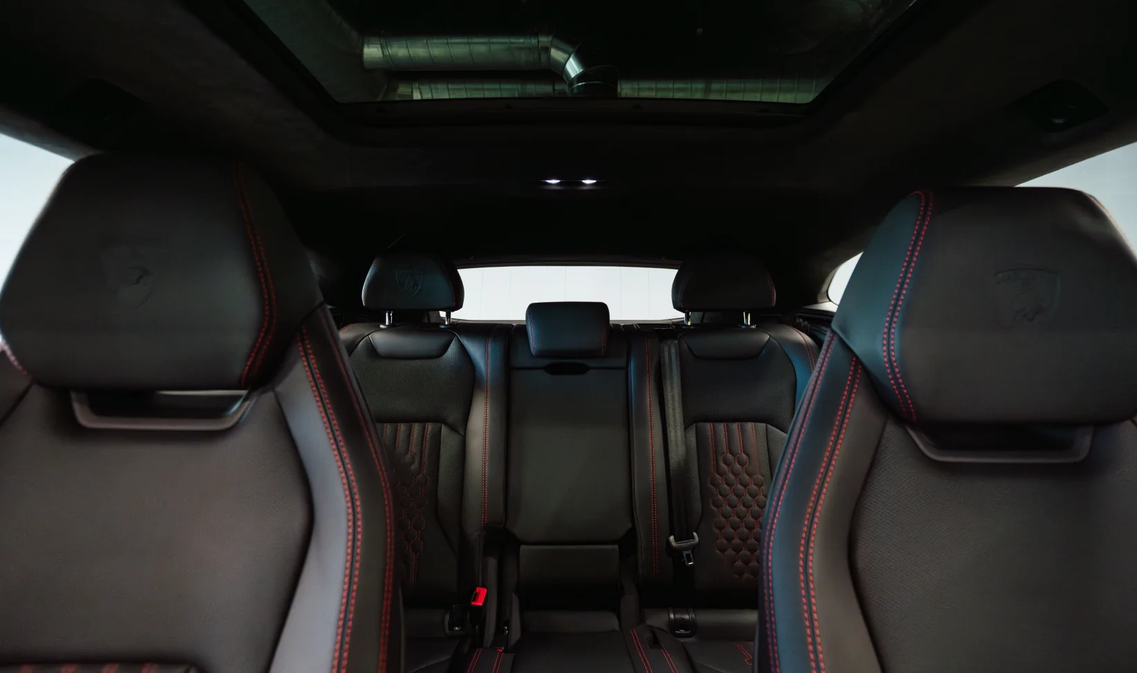 2025 Lamborghini Urus SE White gallery 12