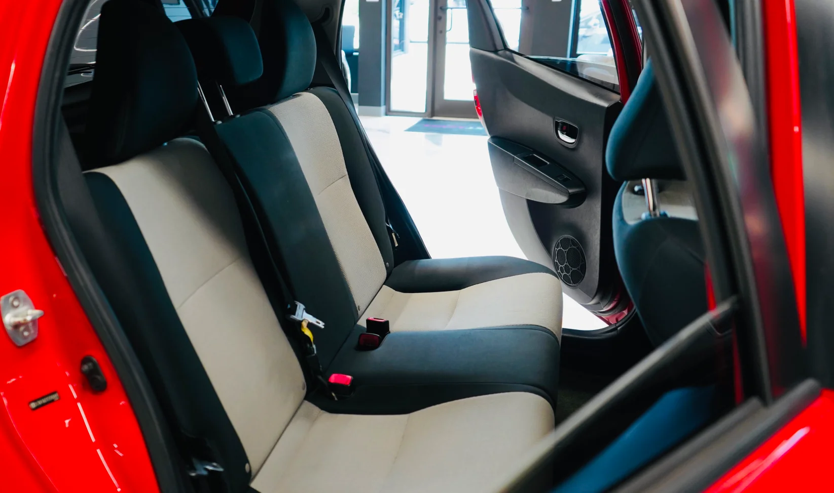 2014 Toyota Yaris 5-Door Le gallery 14