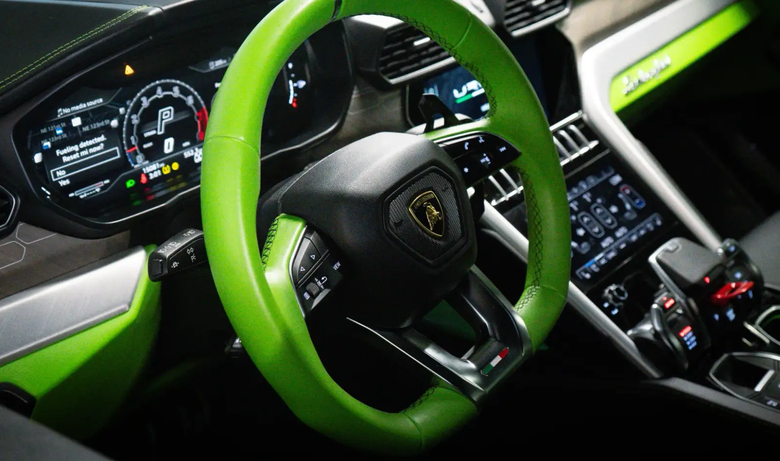 2023 Lamborghini Urus S gallery 13