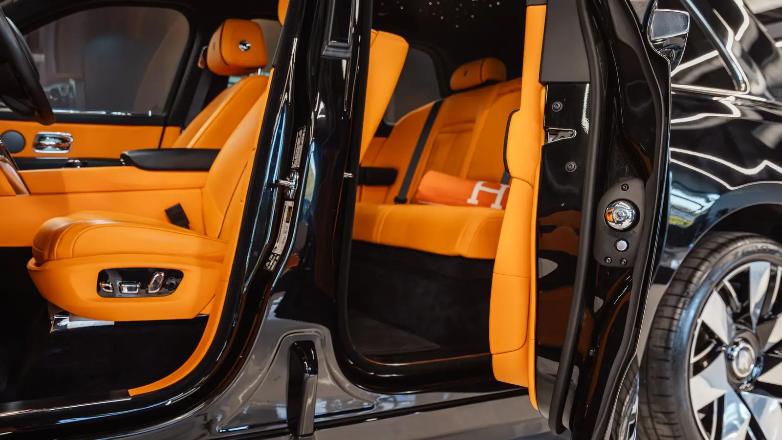 2025 Rolls-Royce Cullinan gallery 26
