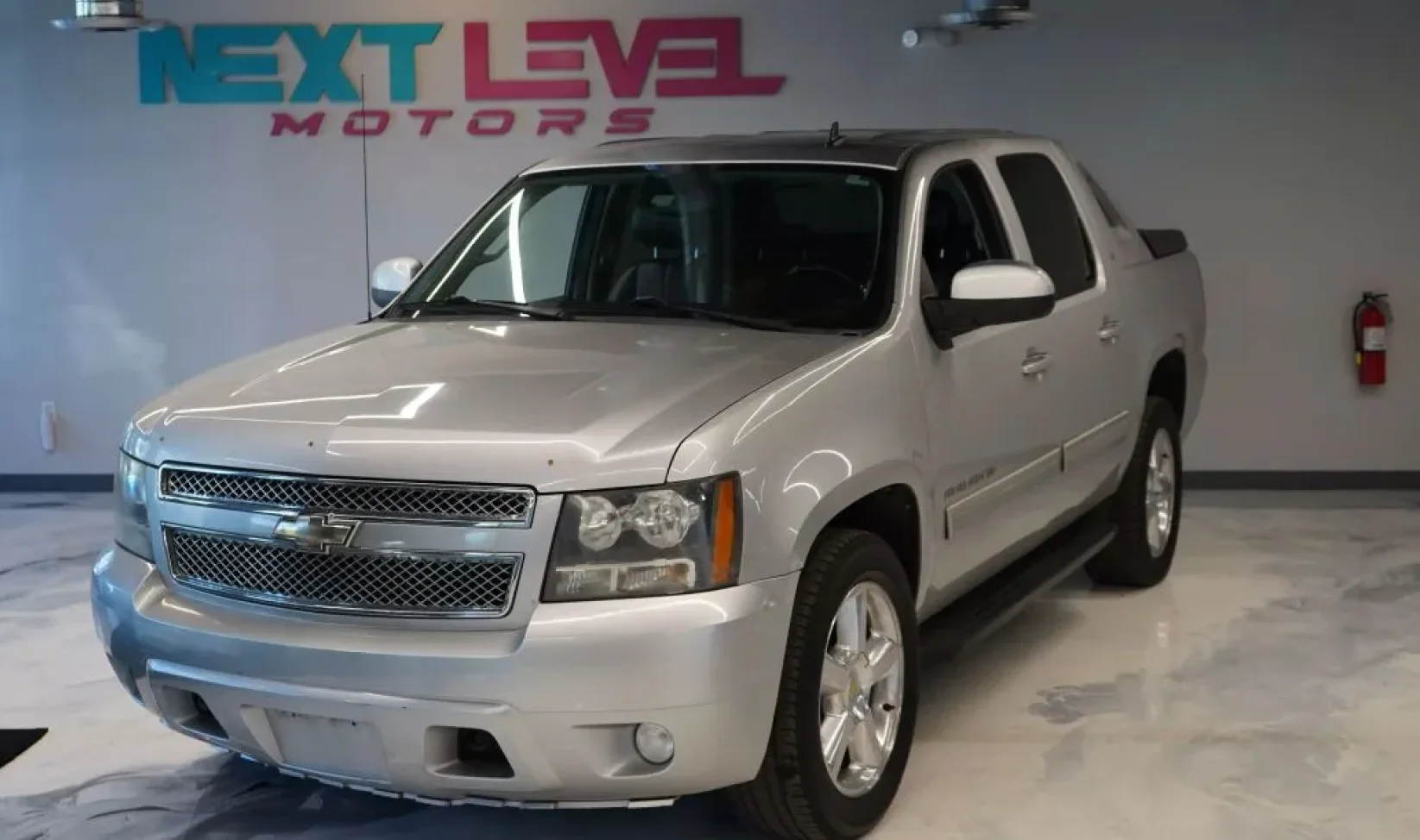 2010 Chevrolet Avalanche gallery 2