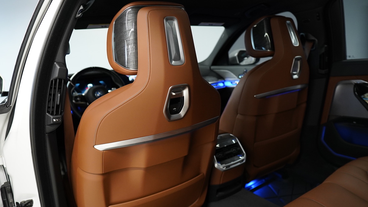 2024 BMW 750E gallery 13