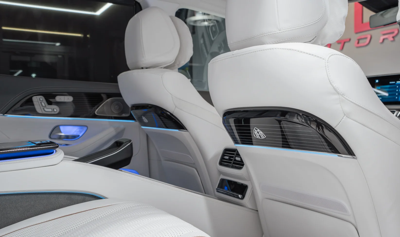 2026 Mercedes-Benz Maybach GLS600 gallery 24