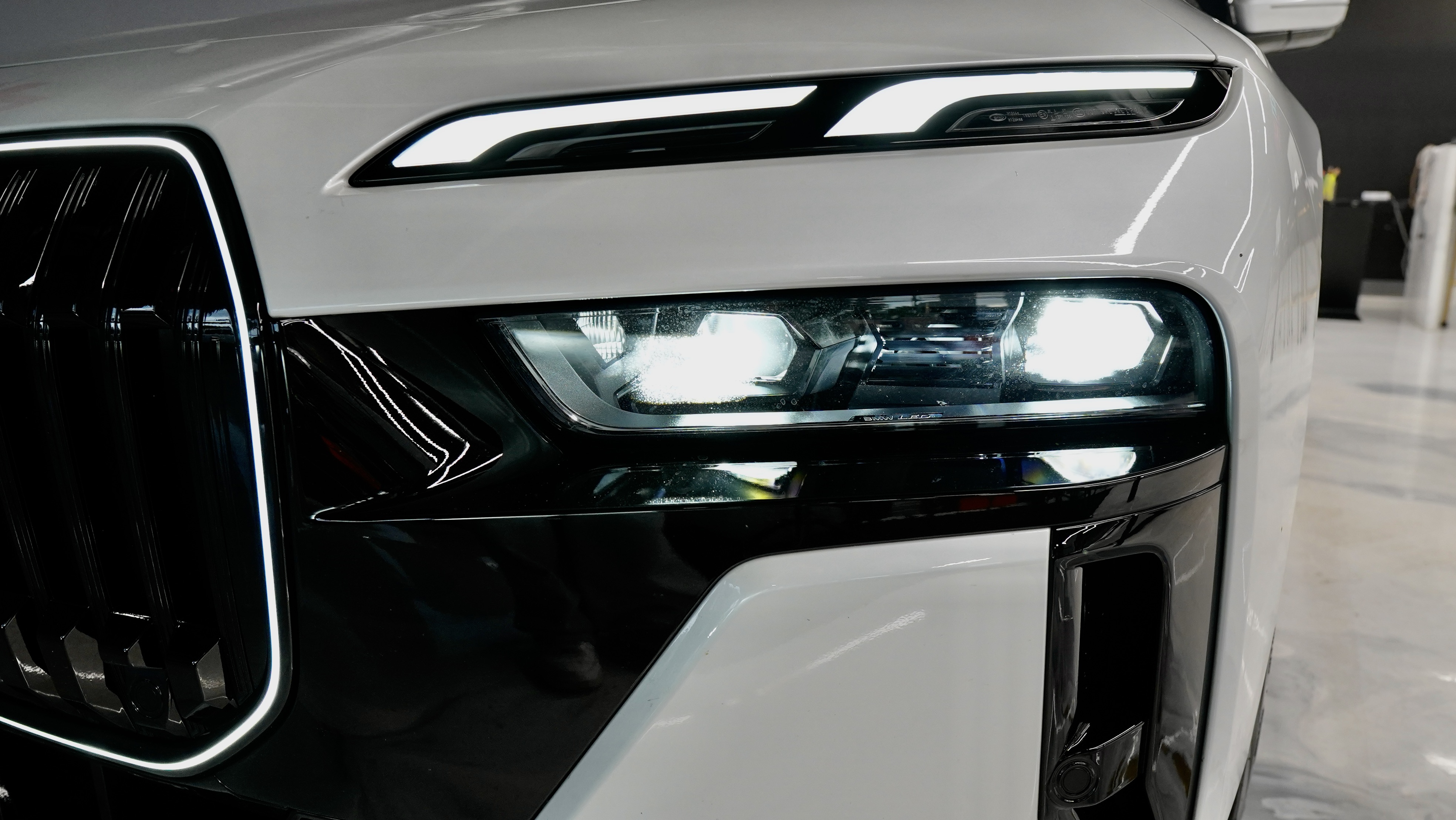 2026 BMW 750E xDrive gallery 9