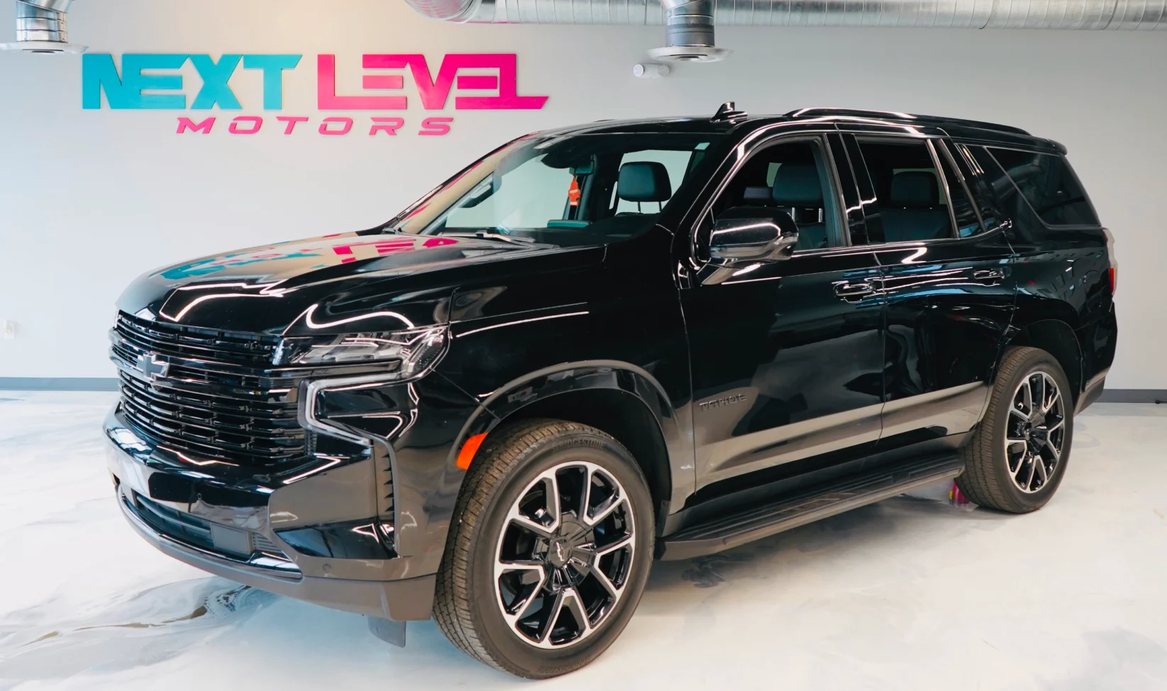 2023 Chevrolet Tahoe Black gallery 3