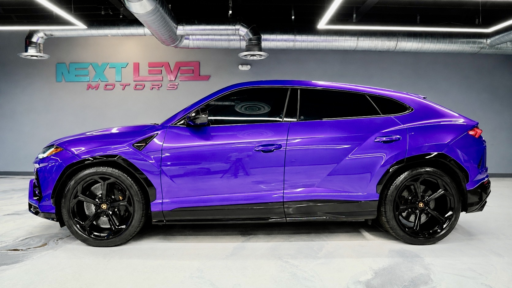 2020 Lamborghini Urus gallery 3