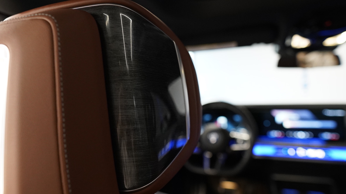 2024 BMW 750E gallery 17