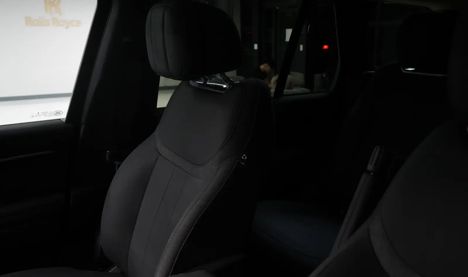 2024 Land Rover Range Rover SE gallery 10