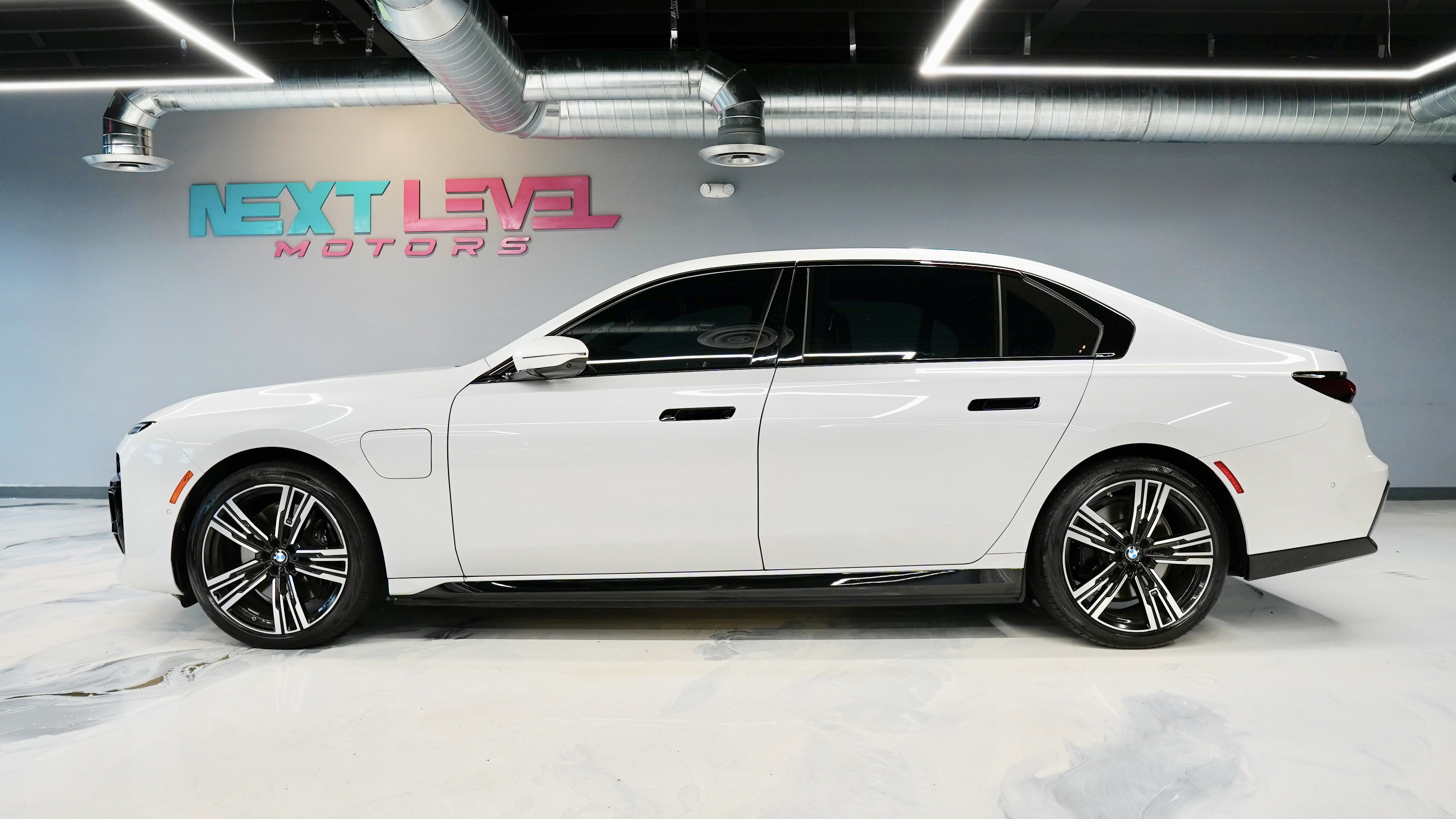 2026 BMW 750E xDrive gallery 13