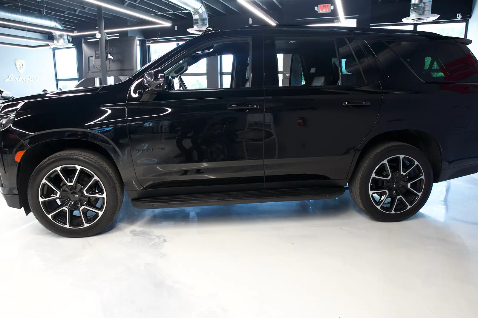 2023 Chevrolet Tahoe Black gallery 5