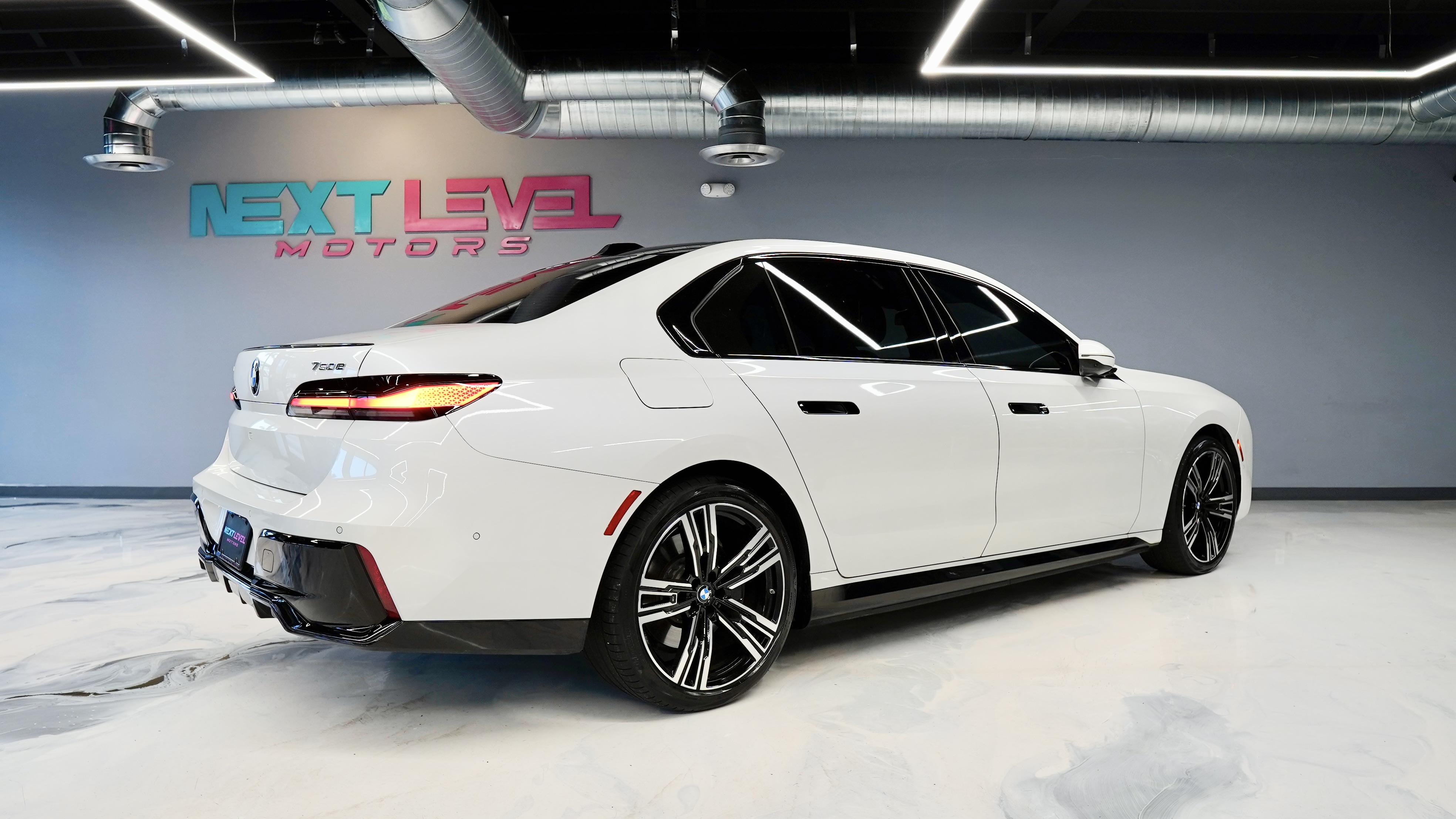 2026 BMW 750E xDrive gallery 4