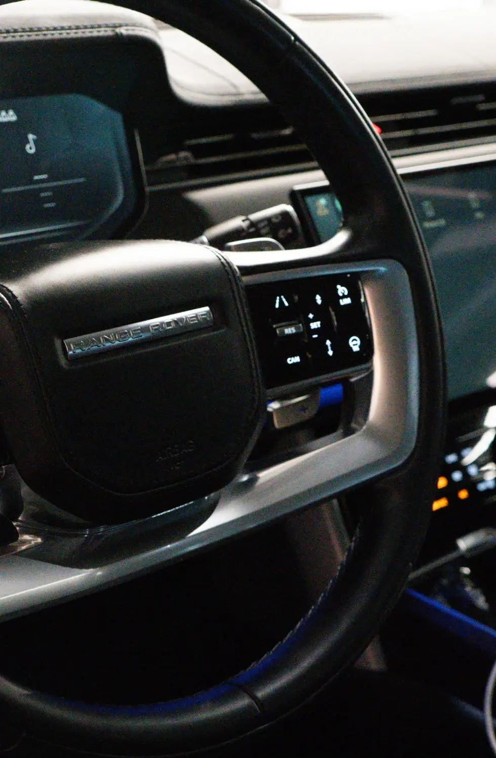 2023 Land Rover Range Rover SE gallery 9