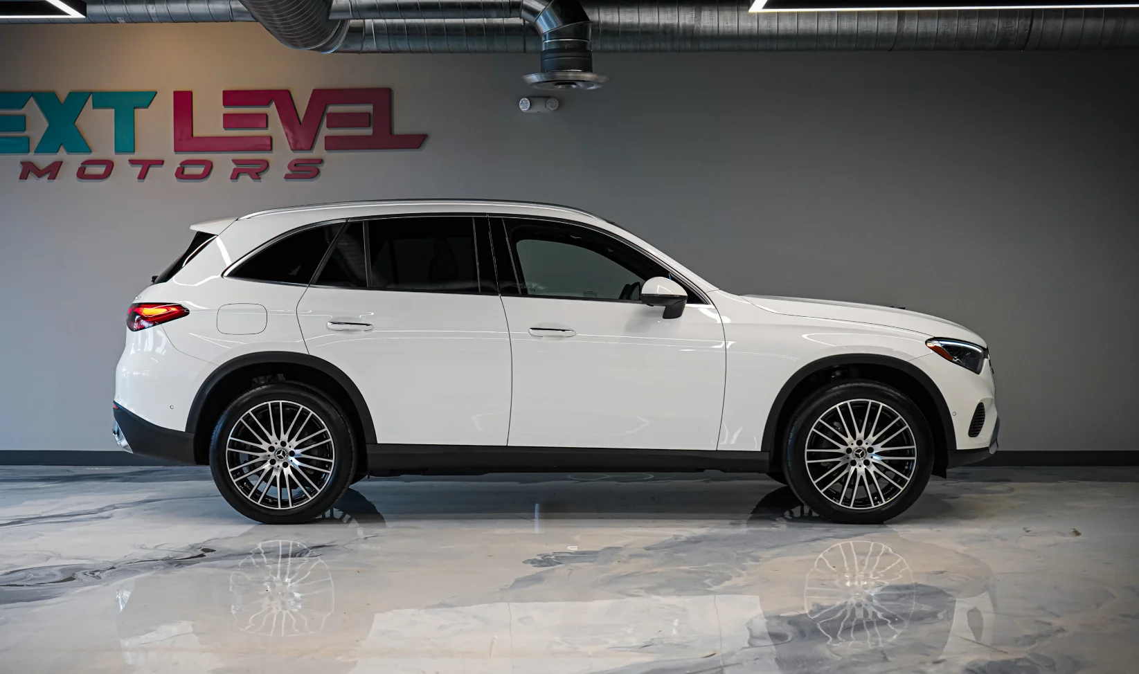2024 Mercedes-Benz GLC 300 gallery 4