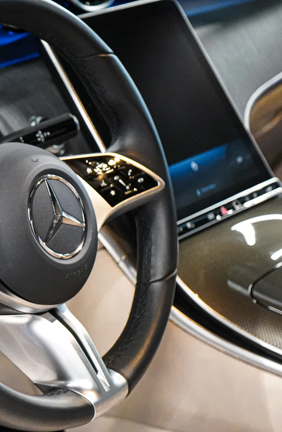 2024 Mercedes-Benz GLC 300 gallery 9